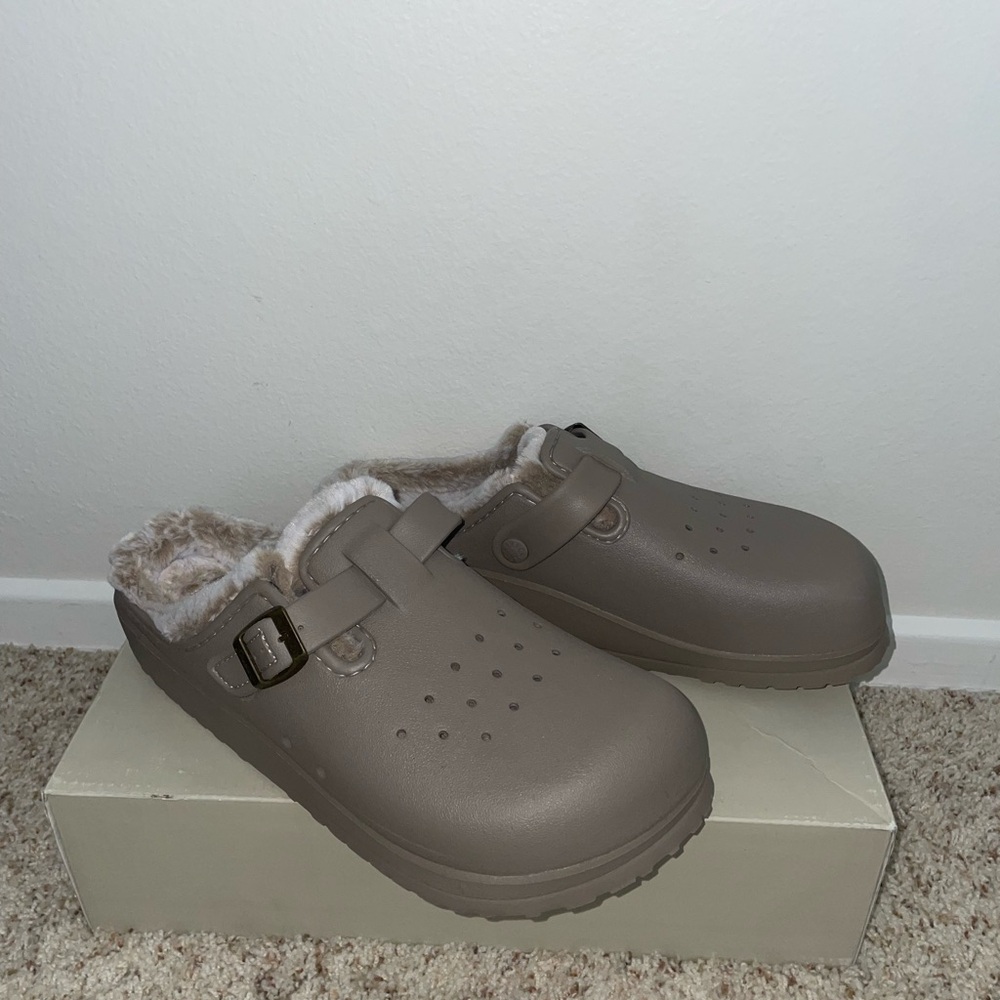 Foamies by Skechers clogs. Size 10 women's NWT